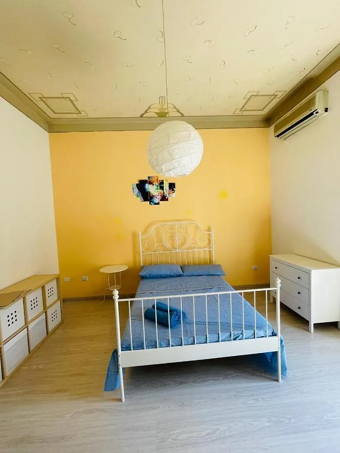 Hostal Deodato Guest House Catania Italia